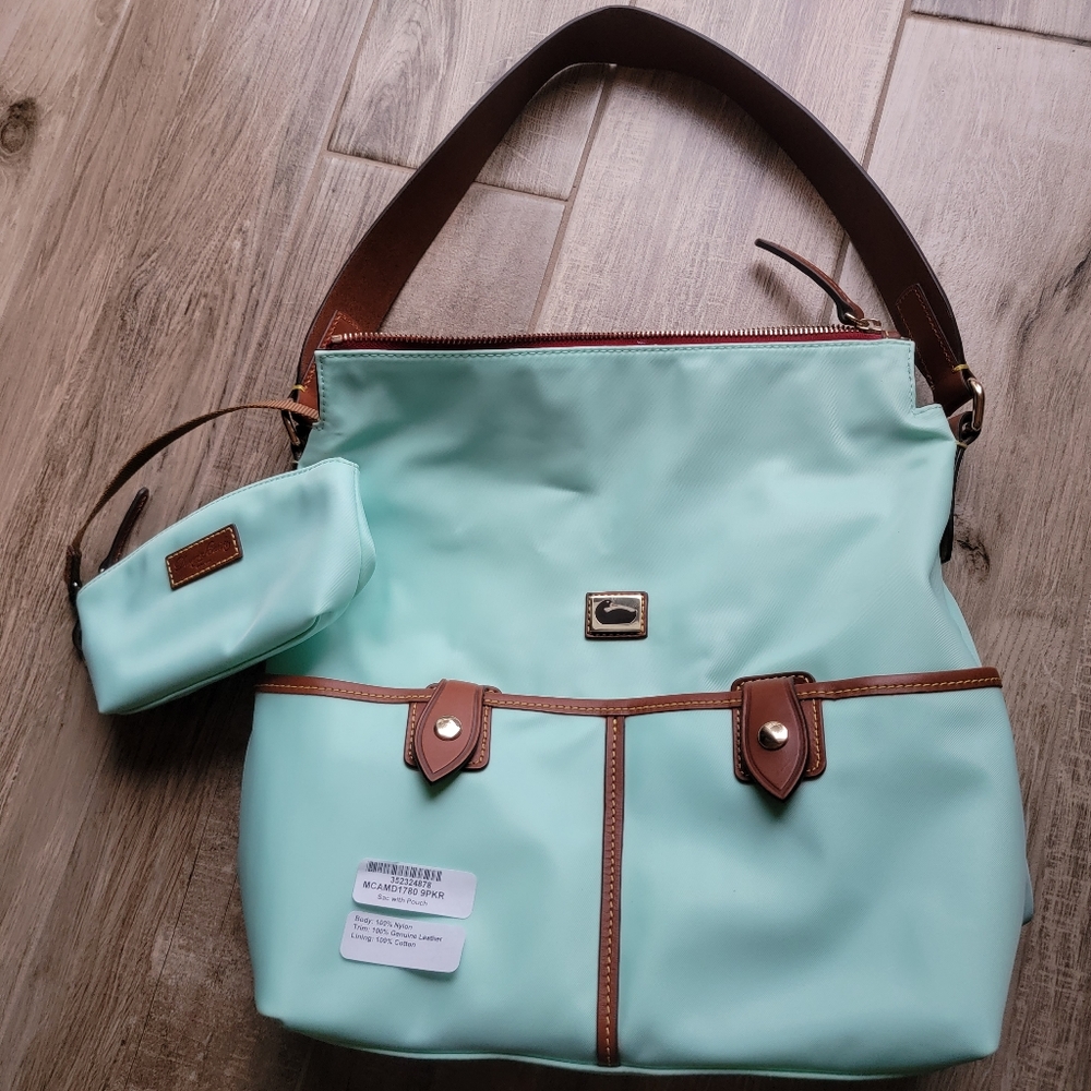 Dooney and Bourke sac with pouch